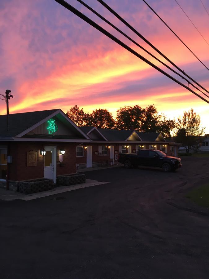 Motel Exquise Coaticook Eksteriør billede